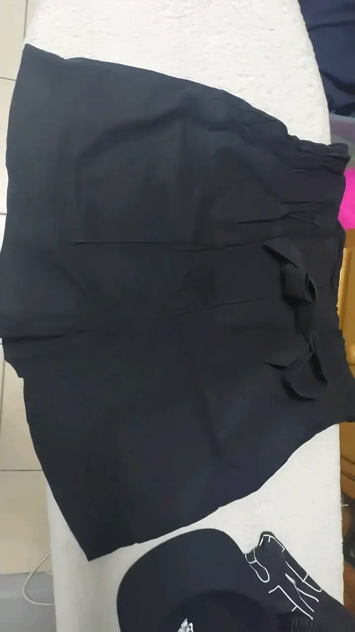 Shorts negros con lazo para mujer - 1