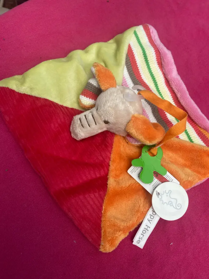 Manta de apego para bebé con elefante Happy Horse