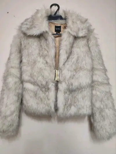 Chaqueta Piel Sintética XOXO Color Nevado | Nuevo - miniatura 4