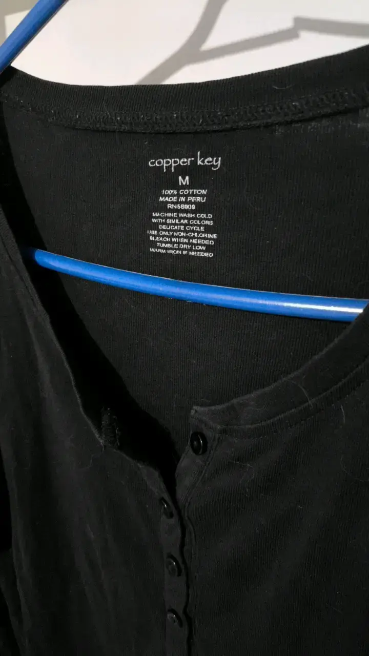 Polera negra manga larga Copper Key - 2