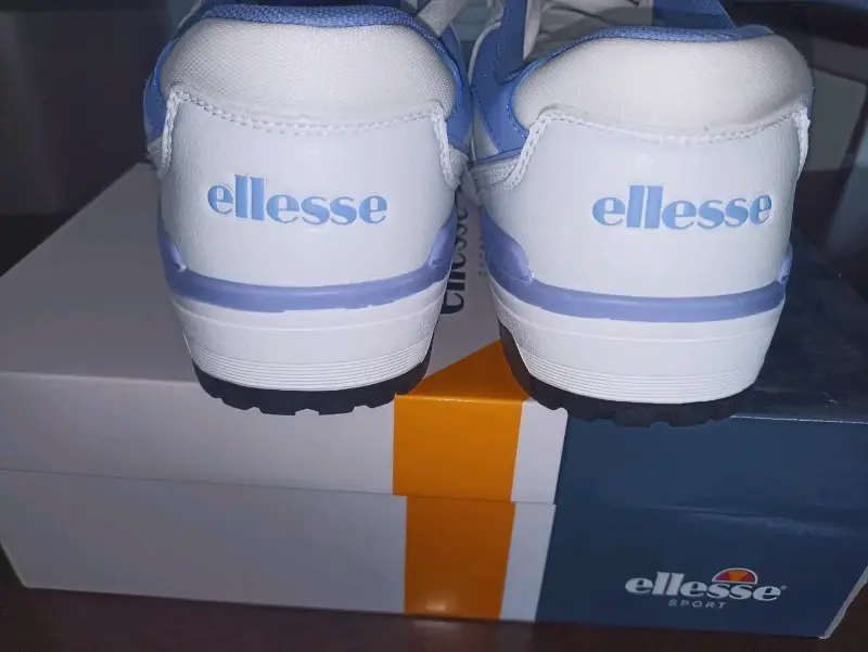 Zapatillas deportivas blancas y celestes Ellesse - 4