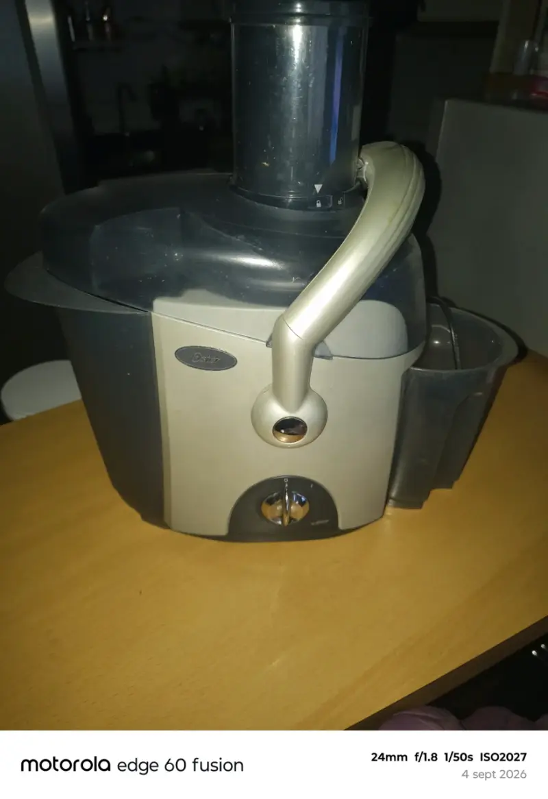 Extractor de Jugo Oster con Asa Práctica - 1