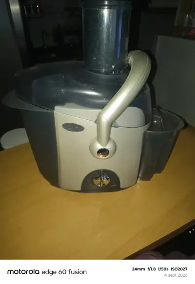 Extractor de Jugo Oster con Asa Práctica - miniatura 1
