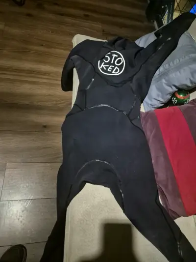 Traje de Neopreno Bare Negro y Rojo - miniatura 3