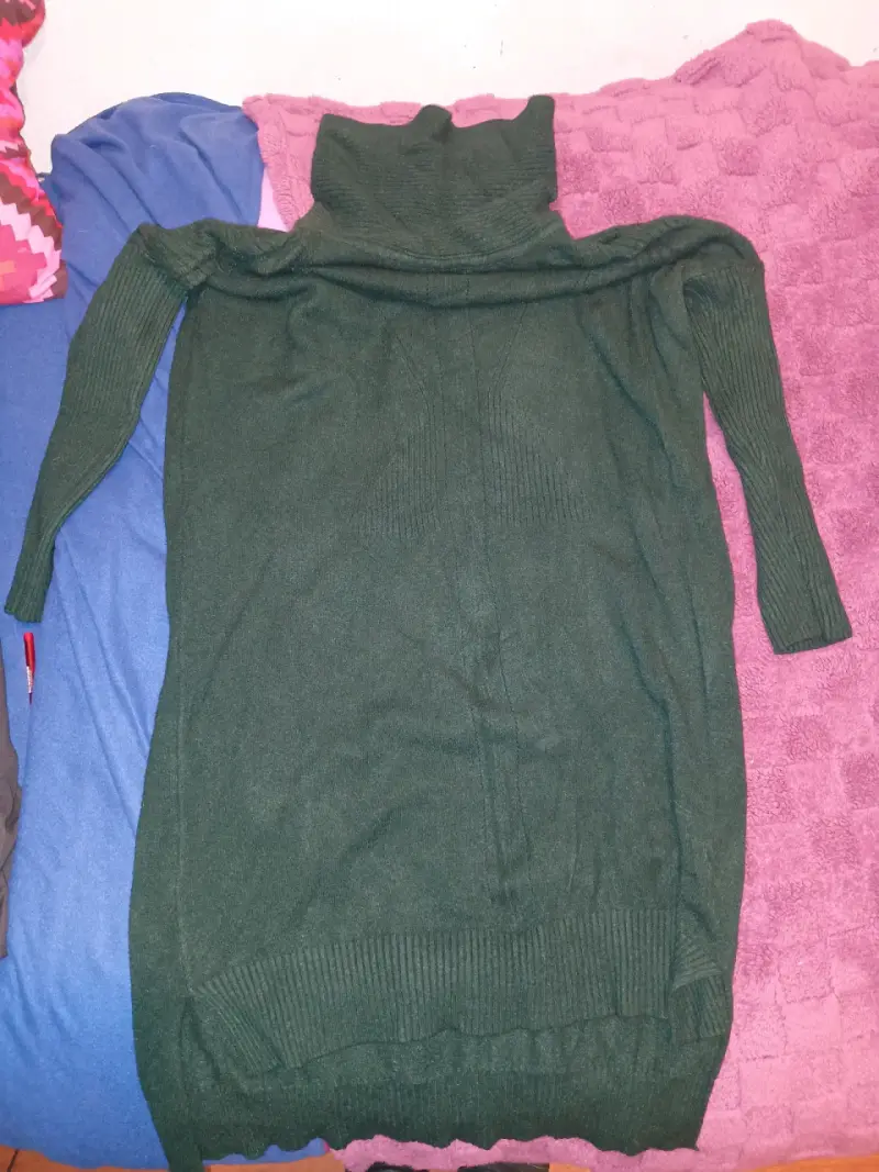Vestido de lana verde con cuello alto - 2