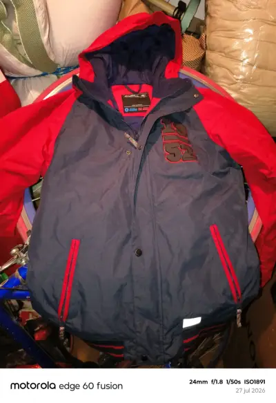 Chaqueta O'Neill azul y roja con capucha - miniatura 1