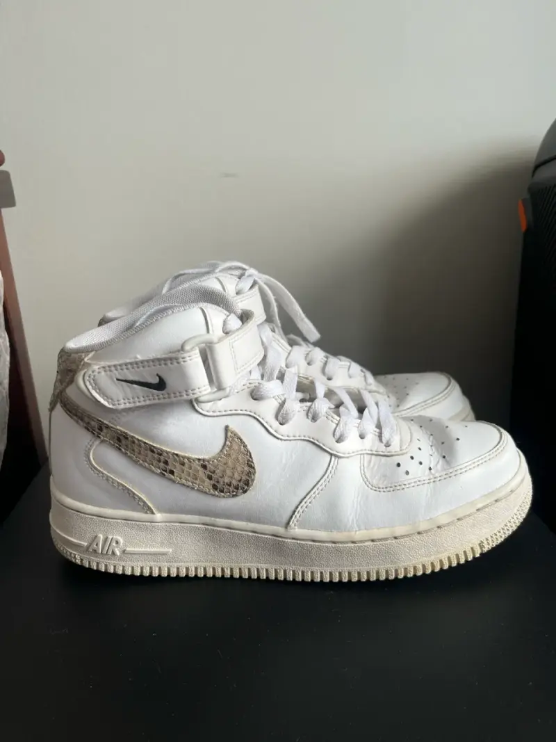 Zapatillas Nike Air Force 1 Blancas con Detalles - 1
