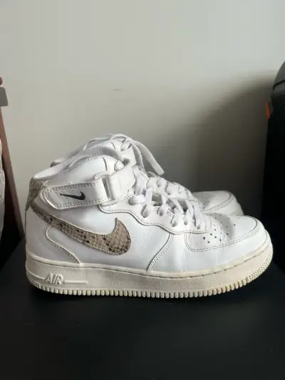 Zapatillas Nike Air Force 1 Blancas con Detalles - miniatura 1