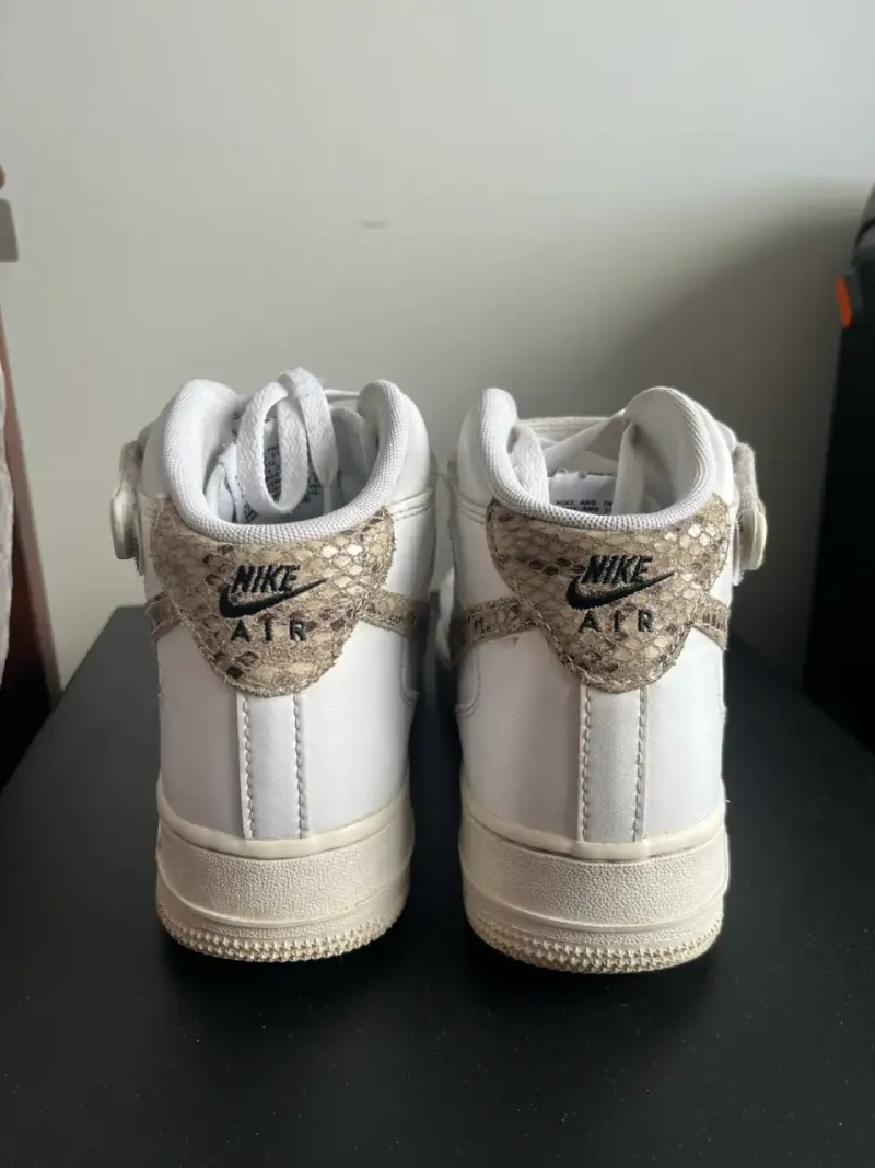 Zapatillas Nike Air Force 1 Blancas con Detalles - 2