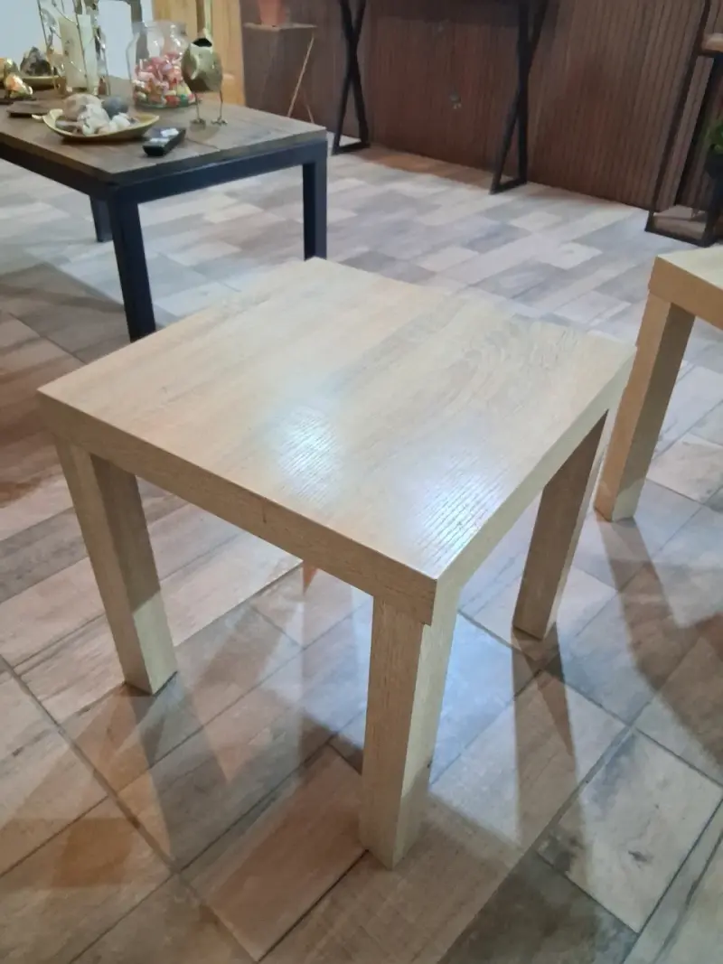Mesas auxiliares de madera claras - 2