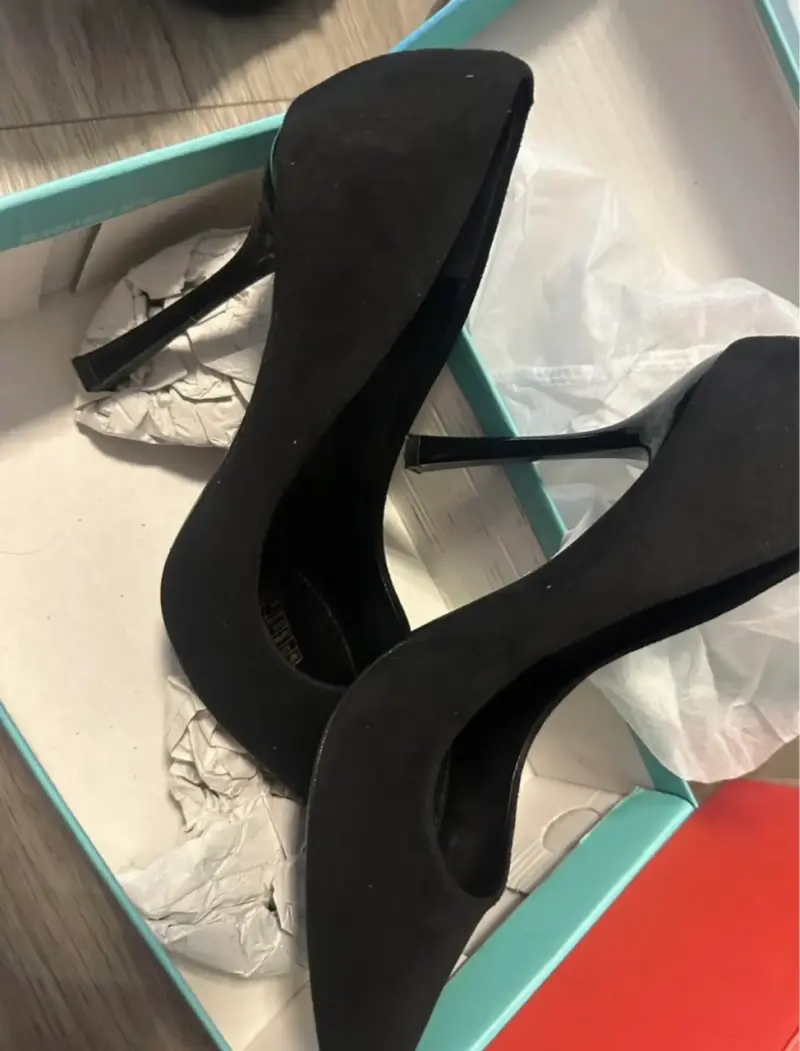 Tacones Stilettos Negros de Gamuza Elegantes - 2