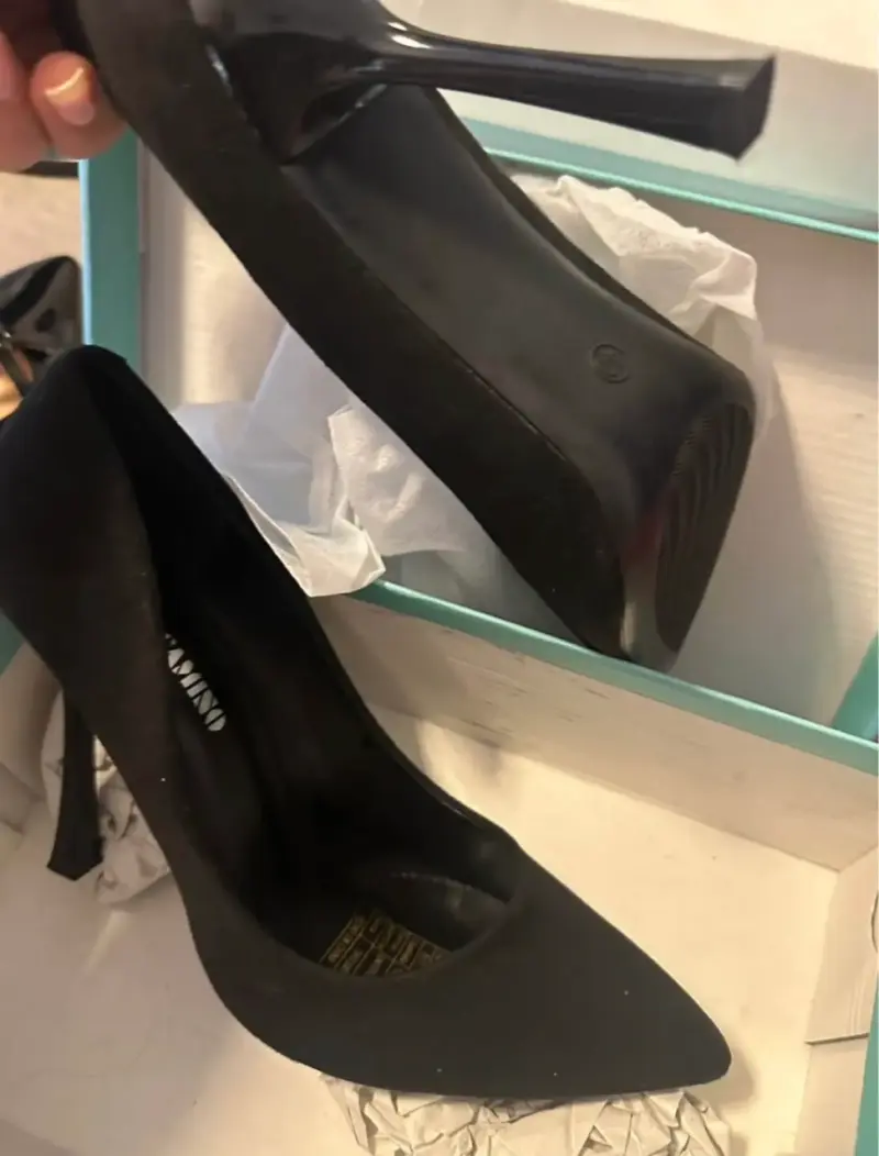 Tacones Stilettos Negros de Gamuza Elegantes - 3