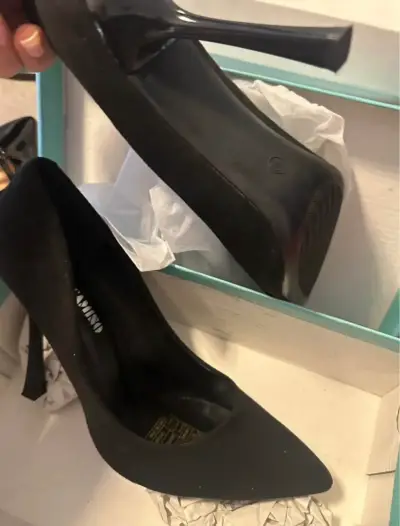 Tacones Stilettos Negros de Gamuza Elegantes - miniatura 3