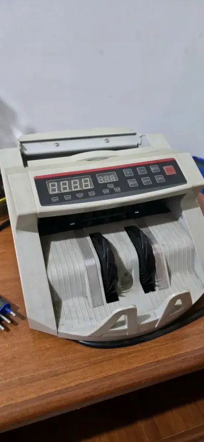 Contadora de billetes automática con detección UV - miniatura 1