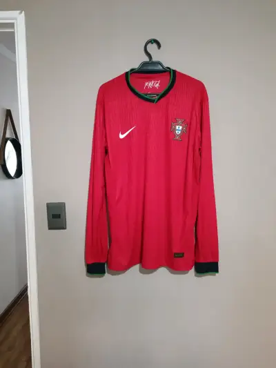 Camiseta Portugal versión jugador 2XL, tamaño L - miniatura 1
