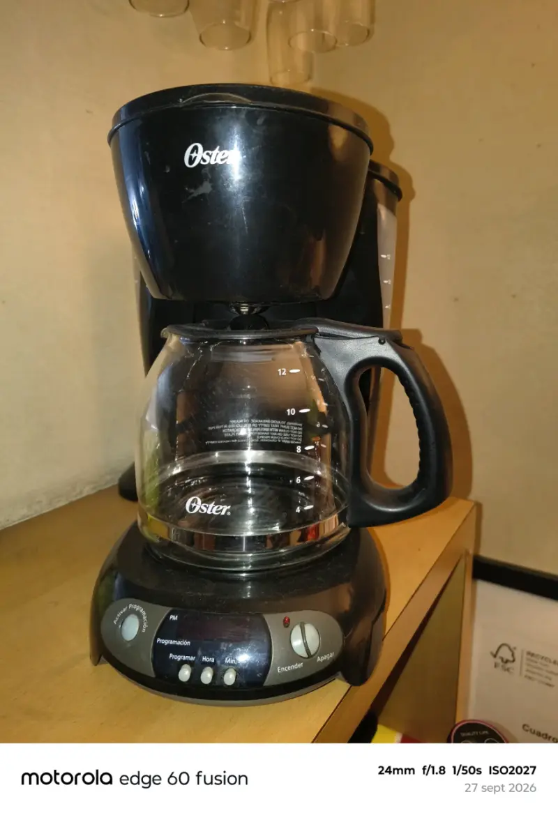 Cafetera Oster de 12 tazas en buen estado - 2