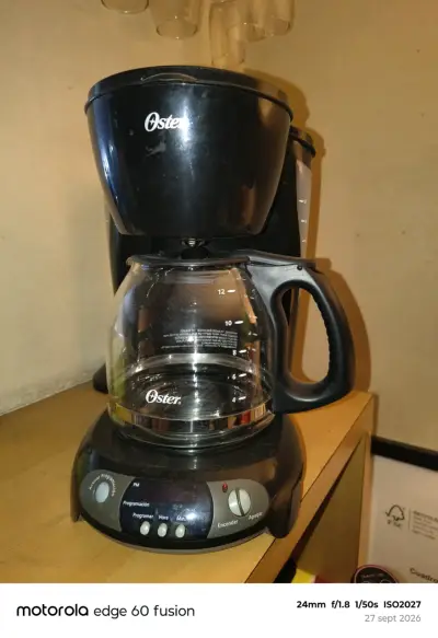 Cafetera Oster de 12 tazas en buen estado - miniatura 2