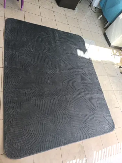 Alfombra grande con diseño geométrico - miniatura 1