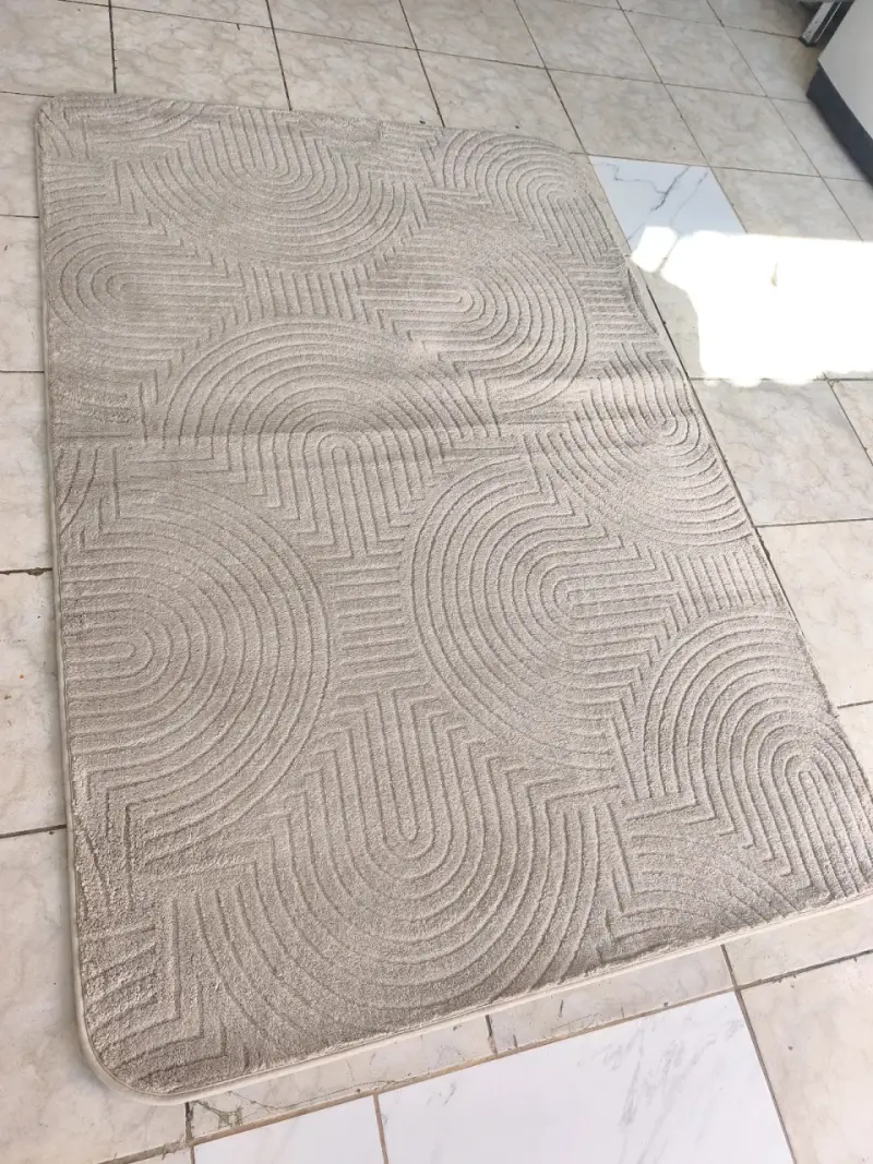 Alfombra grande con diseño geométrico - 2