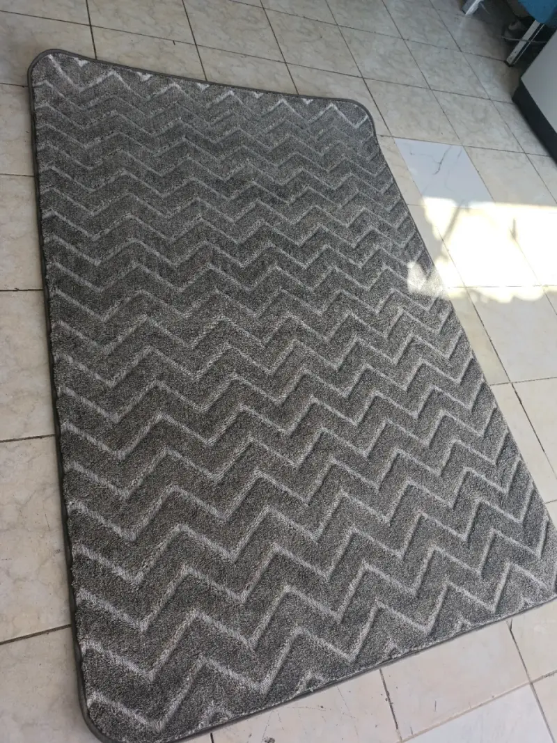 Alfombra grande con diseño geométrico - 4