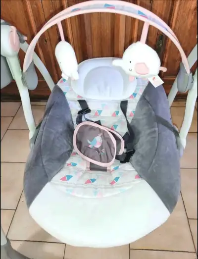 Silla mesedora portátil marca Mastela - miniatura 2