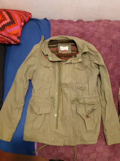 Chaqueta verde militar con capucha - miniatura 1