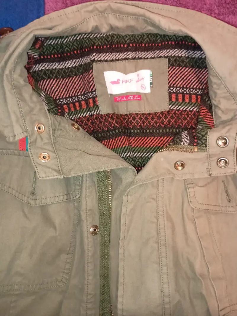 Chaqueta verde militar con capucha - 3
