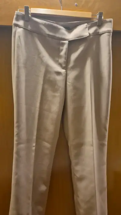 Pantalones beige de vestir Liolá talla 42 - miniatura 1