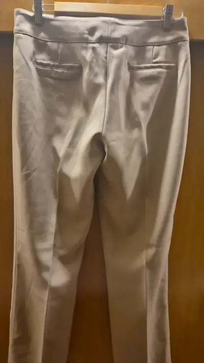 Pantalones beige de vestir Liolá talla 42 - miniatura 2