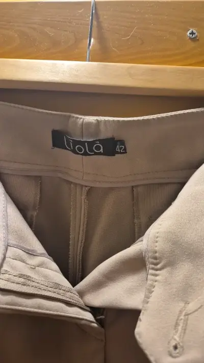 Pantalones beige de vestir Liolá talla 42 - miniatura 3