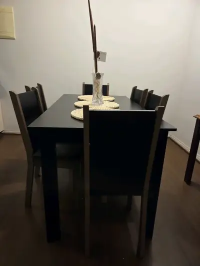 Juego de comedor negro con 6 sillas - miniatura 1