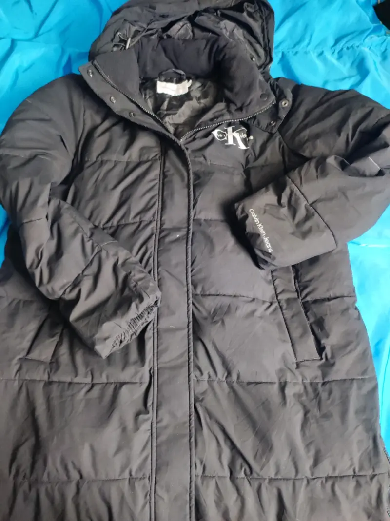 Abrigo largo negro Calvin Klein para invierno