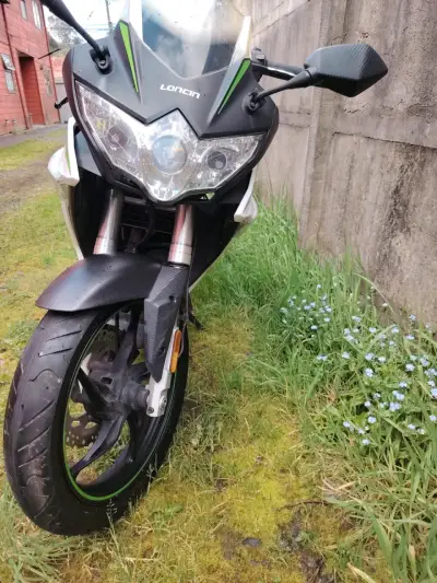 Moto deportiva Loncin GP 250 - miniatura 2