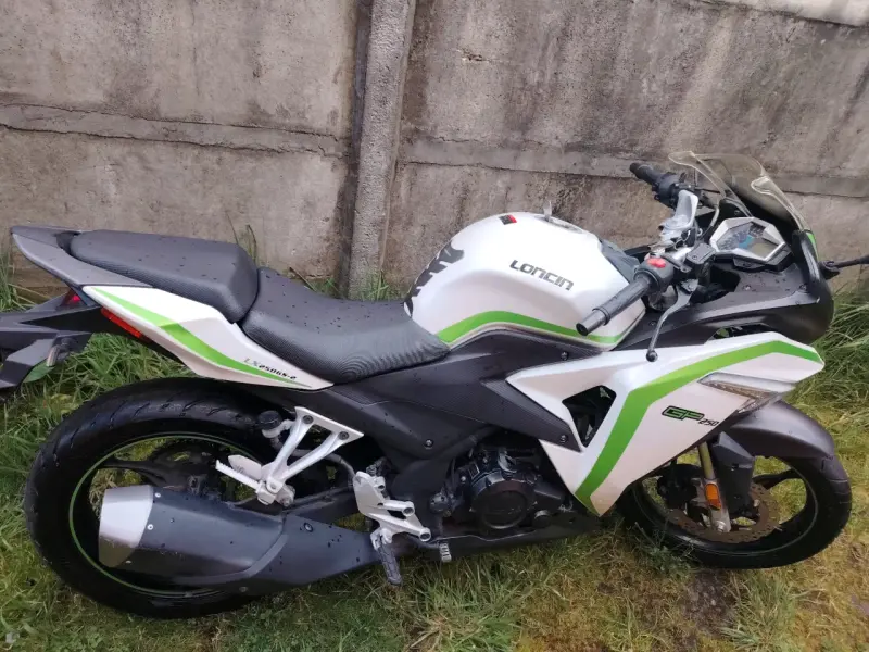 Moto deportiva Loncin GP 250 - 3