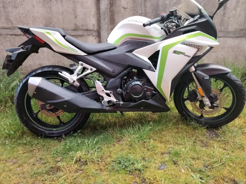 Moto deportiva Loncin GP 250 - 4