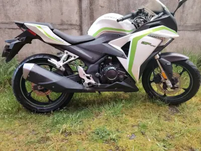 Moto deportiva Loncin GP 250 - miniatura 4