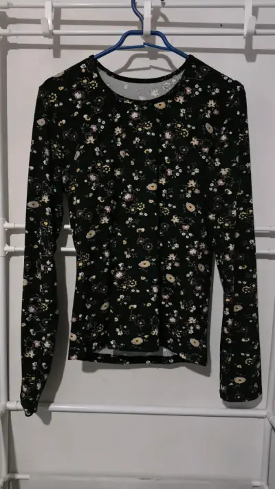 Polera manga larga floral negra - miniatura 1