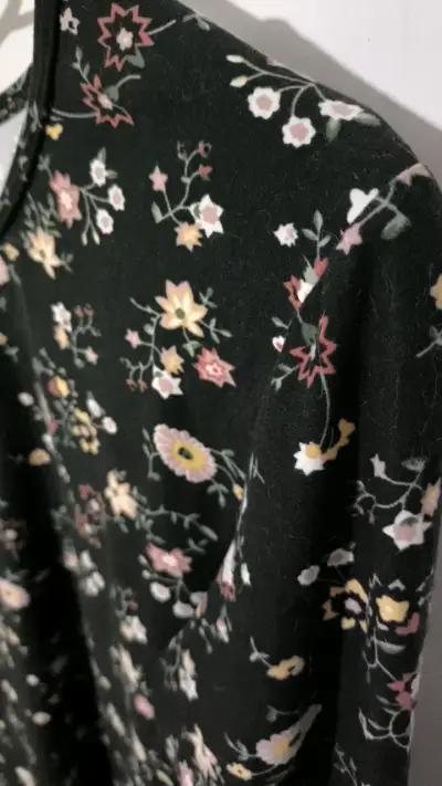 Polera manga larga floral negra - miniatura 3
