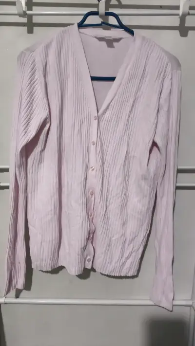 Cardigan de punto rosa claro para mujer - miniatura 1
