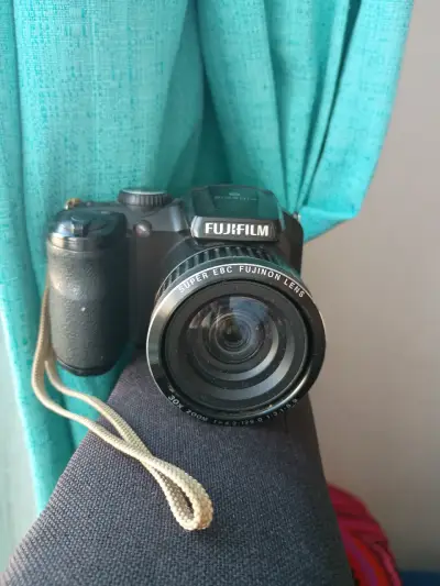 FinePix S4800 - miniatura 1