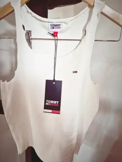 Polera sin mangas blanca Tommy Jeans - miniatura 2