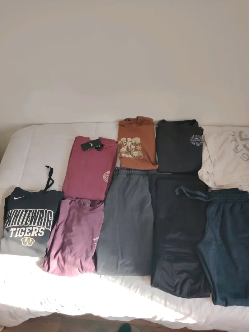 Lote de ropa deportiva y casual para hombre - 1