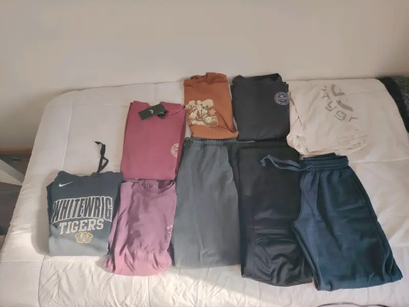 Lote de ropa deportiva y casual para hombre - 2