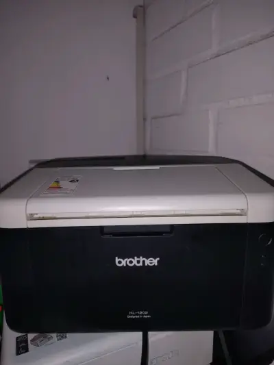 Impresora láser Brother HL-1202 en buen estado - miniatura 1