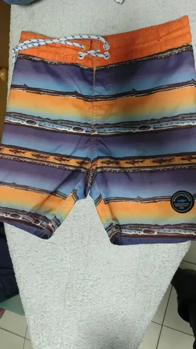 Short de baño Maui and Sons con diseño colorido - miniatura 1
