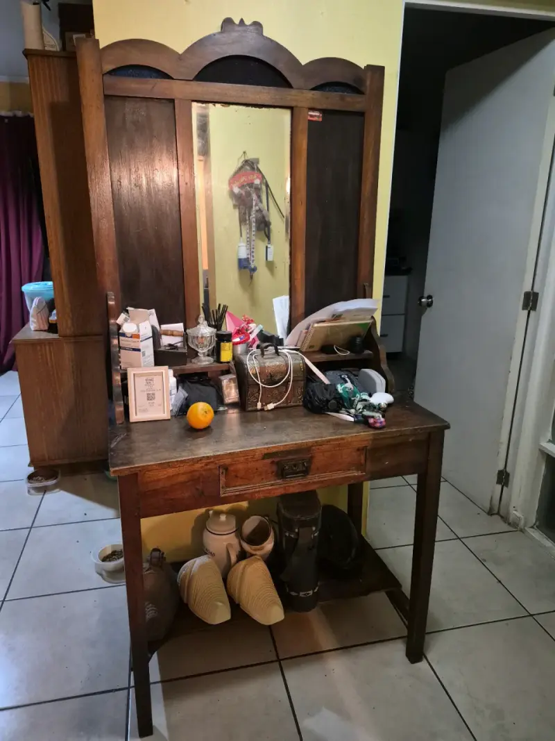 Tocador de madera con espejo vintage - 1