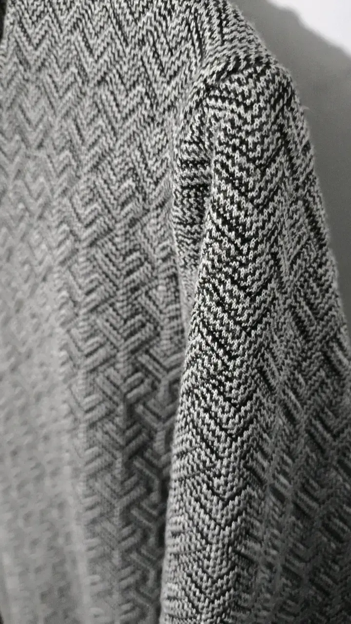 Vestido de punto gris con cuello alto - 3