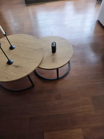 Juego de mesas de centro redondas de madera y metal - miniatura 1