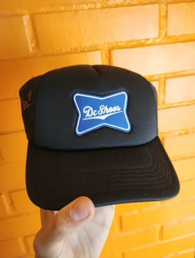 Gorra negra DC Shoes estilo trucker - miniatura 1