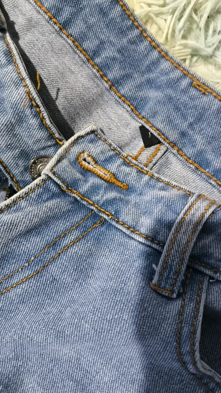 Jeans de mezclilla azul claro para mujer - 2
